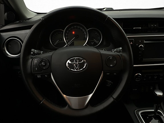 Toyota Auris 11 of 29