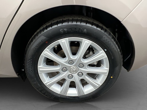 Toyota Auris 27 of 29