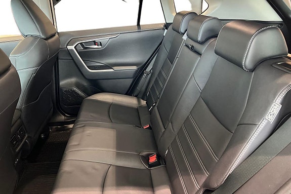 Toyota RAV4 13 of 27