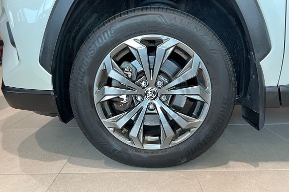 Toyota RAV4 17 of 27