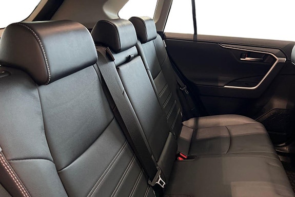 Toyota RAV4 9 of 27