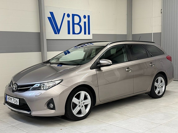 Toyota Auris 2 of 20