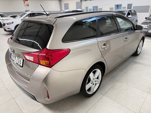 Toyota Auris 8 of 20