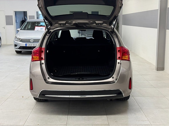 Toyota Auris 7 of 20