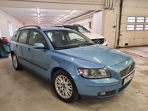 Volvo V50 2 of 6