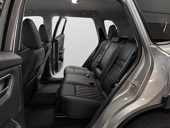 Nissan X-Trail 16 of 27