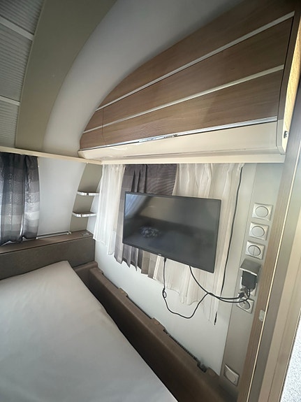 Adria Adora 573 pt 11 of 12