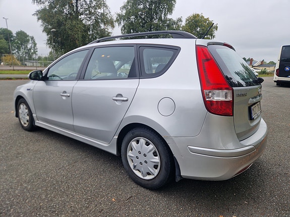Hyundai i30 2 of 9
