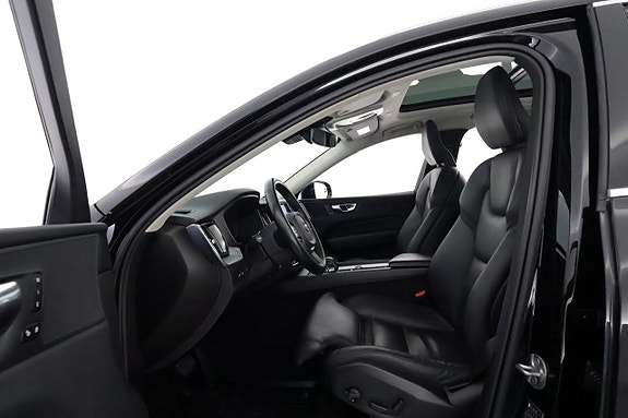 Volvo XC60 10 of 28
