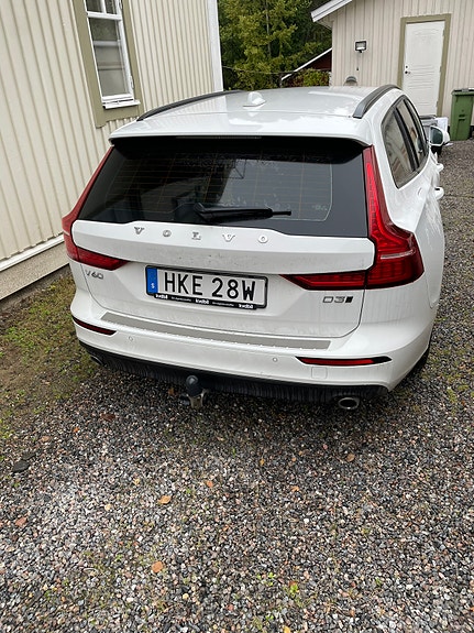 Volvo V60 2 of 7