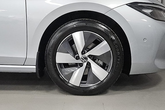 Volkswagen Passat 5 of 12