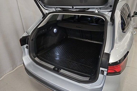 Volkswagen Passat 10 of 12