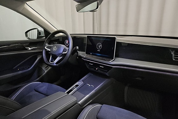 Volkswagen Passat 8 of 12