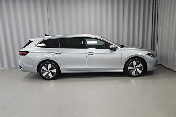 Volkswagen Passat 4 of 12