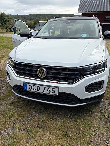 Volkswagen T-Roc 2 of 4