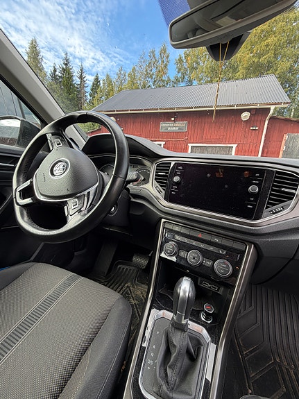 Volkswagen T-Roc 4 of 4