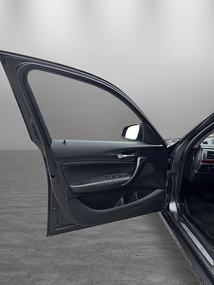 BMW 116i 9 of 24