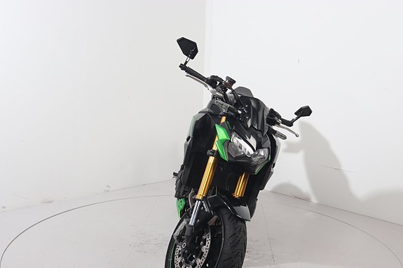 Kawasaki Z900 3 of 7