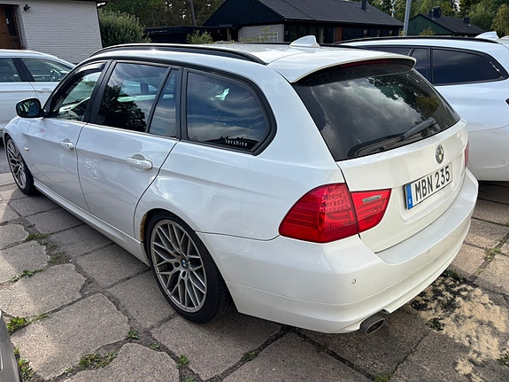 BMW 320d 2 of 9