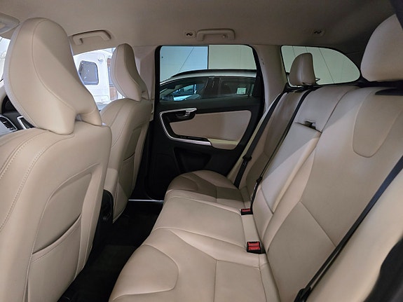 Volvo XC60 14 of 20