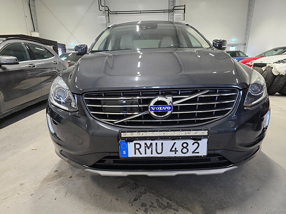 Volvo XC60 2 of 20