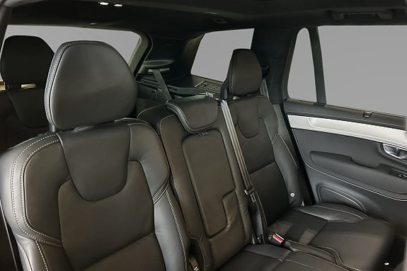 Volvo XC90 11 of 30