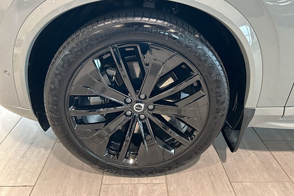Volvo XC90 12 of 30