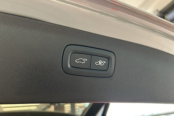 Volvo XC90 17 of 30