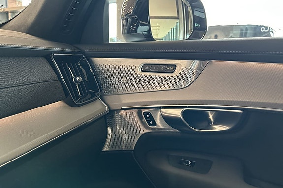 Volvo XC90 23 of 30
