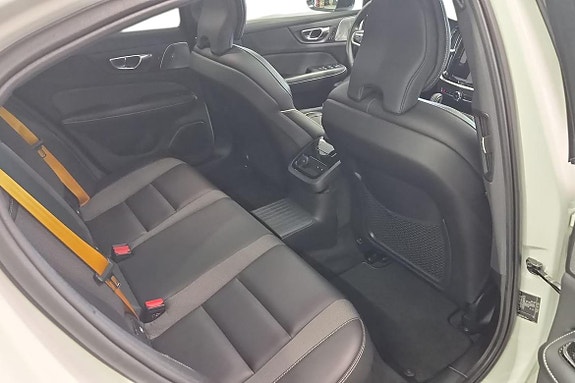 Volvo S60 12 of 29
