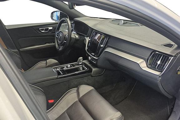 Volvo S60 13 of 30