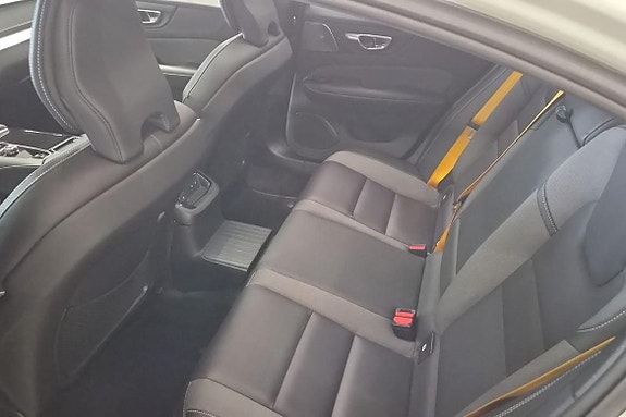 Volvo S60 25 of 29