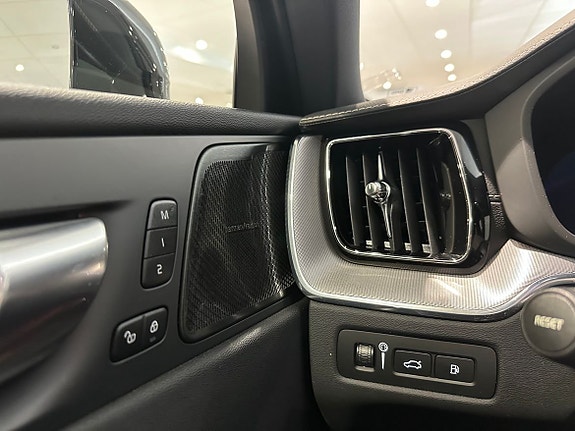 Volvo XC60 18 of 22