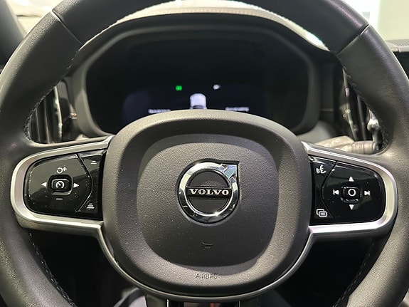 Volvo XC60 17 of 22