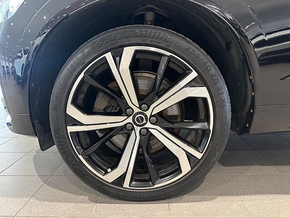 Volvo XC60 8 of 22