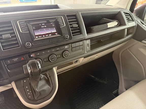 Volkswagen Caravelle 11 of 13