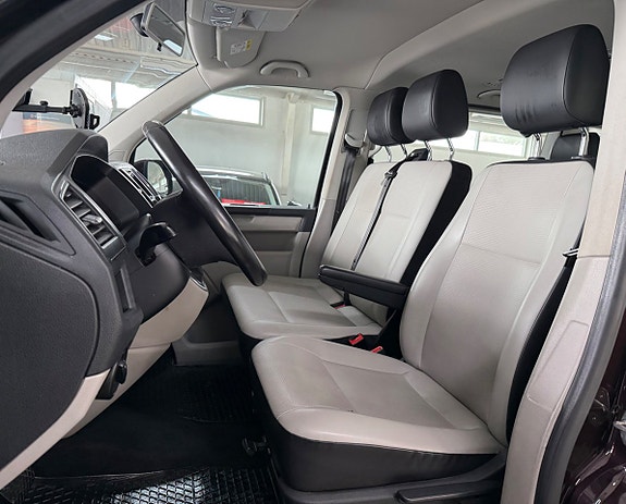 Volkswagen Caravelle 7 of 13