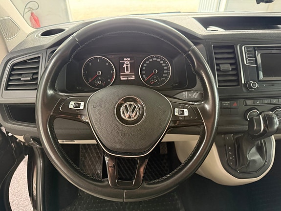 Volkswagen Caravelle 10 of 13
