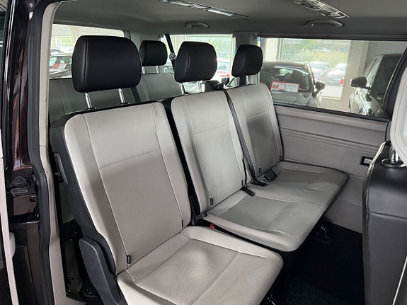 Volkswagen Caravelle 8 of 13