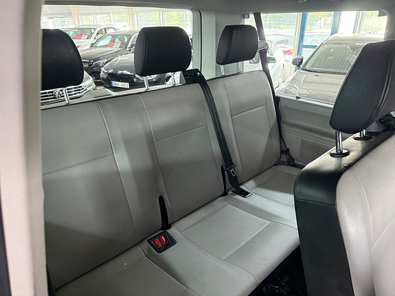 Volkswagen Caravelle 9 of 13
