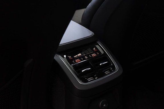 Volvo XC90 13 of 23