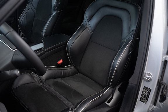 Volvo XC90 10 of 23