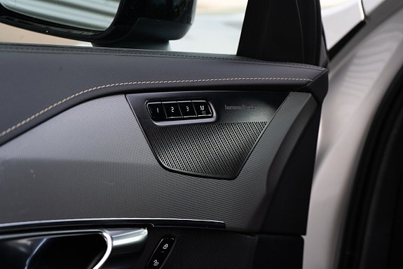 Volvo XC90 14 of 23