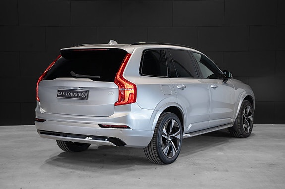 Volvo XC90 3 of 23