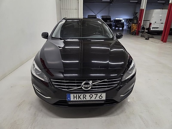 Volvo V60 2 of 10