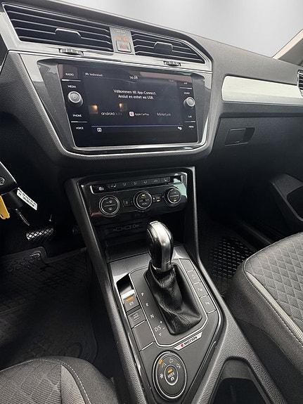 Volkswagen Tiguan 14 of 27