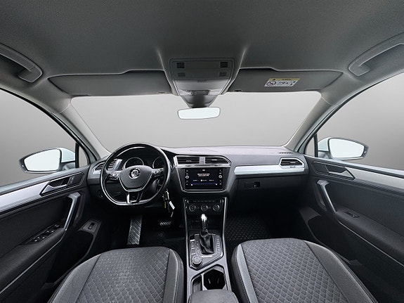 Volkswagen Tiguan 16 of 27