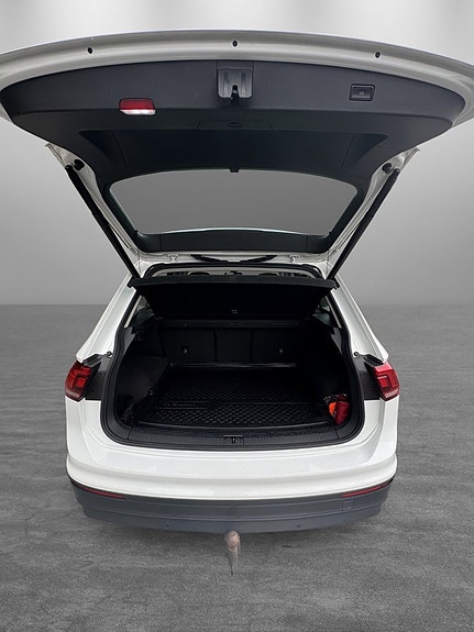 Volkswagen Tiguan 24 of 27