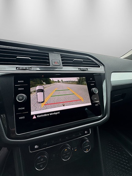 Volkswagen Tiguan 18 of 27