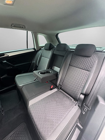 Volkswagen Tiguan 21 of 27
